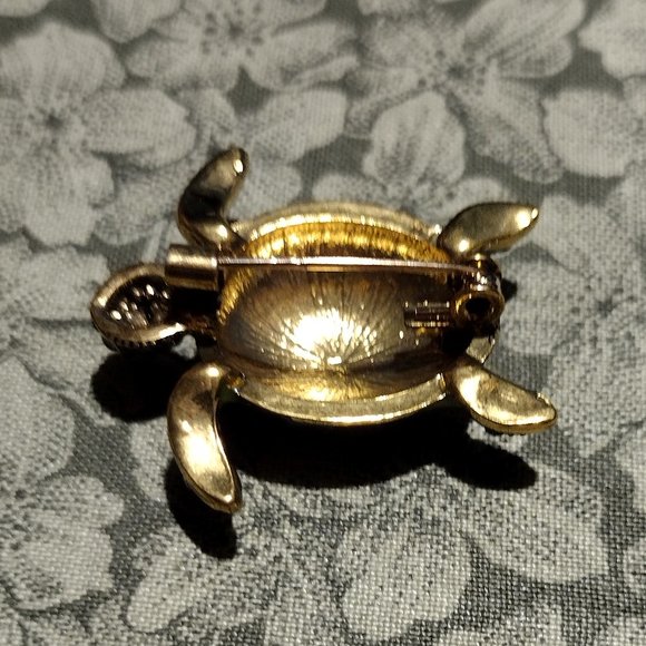 ✨ Sea Turtle Pin - Picture 5 of 5